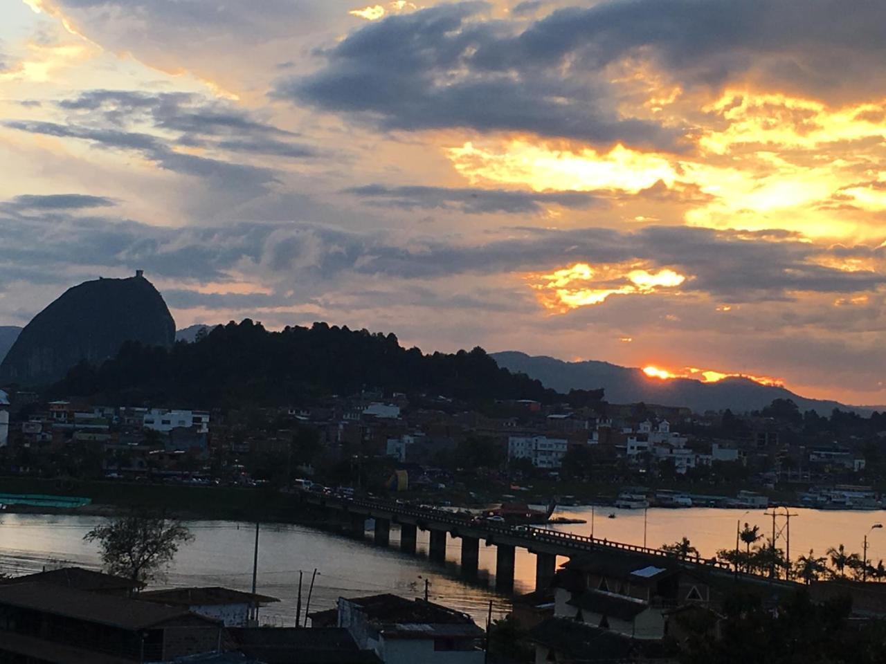 La Casa De Piedra Villa Guatapé Eksteriør bilde